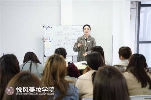 贵阳哪里学化妆专业？