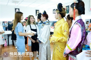 贵阳学化妆去哪个学校好？