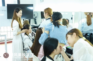 贵阳正规的化妆学校是哪家？