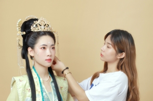 贵阳化妆学校哪家好？这三点可以斟酌