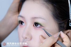 30岁转行学化妆？悦风美妆学院让我重生！