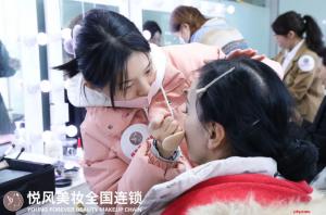 学化妆，怎么选才靠谱？我的踩雷与惊喜之旅