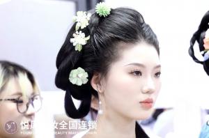 新手学个人妆，坐标悦风美妆学院！