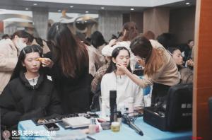 化妆培训那么多，零基础小白如何找到“对的那家”？