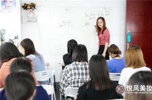 系统学美妆，为什么更推荐选择连锁美妆院校